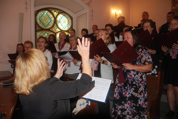 Chór parafialny i orkiestra